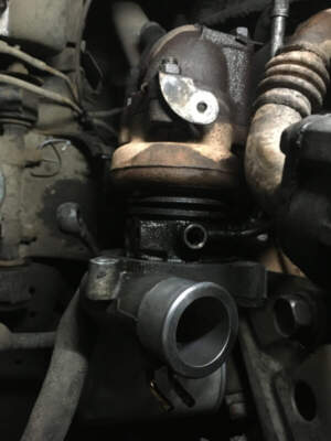 Синий дым из выхлопной трубы: причины, последствия и способы устранения проблемы