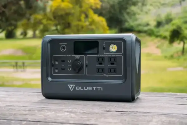 Рейтинг портативных электростанций 500–2000 Вт (Li-ion vs LiFePO₄): выбор для дома и дачи