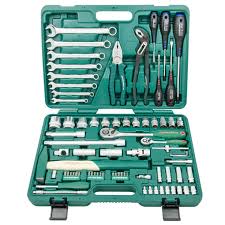 Наборы инструментов для авто и дачи: что должно быть в багажнике