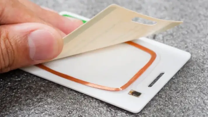 Что такое метка охраны и как работает бесключевой замок