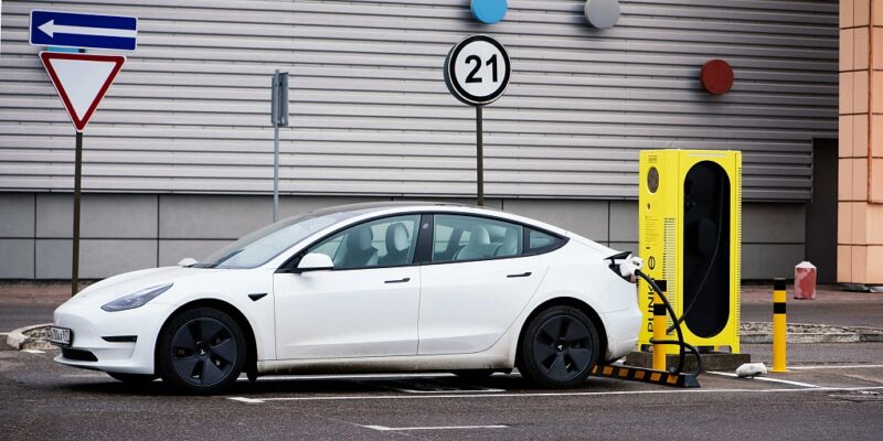 Где зарядить электрокар в Москве: актуальная карта, тарифы и лайфхаки для быстрой зарядки