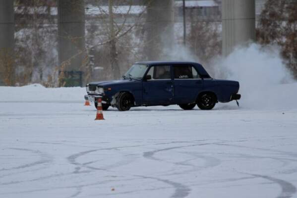 Что делать при заносе: контраварийные приёмы для FWD/RWD/AWD