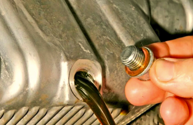 Как самостоятельно заменить масло в двигателе: пошаговая инструкция