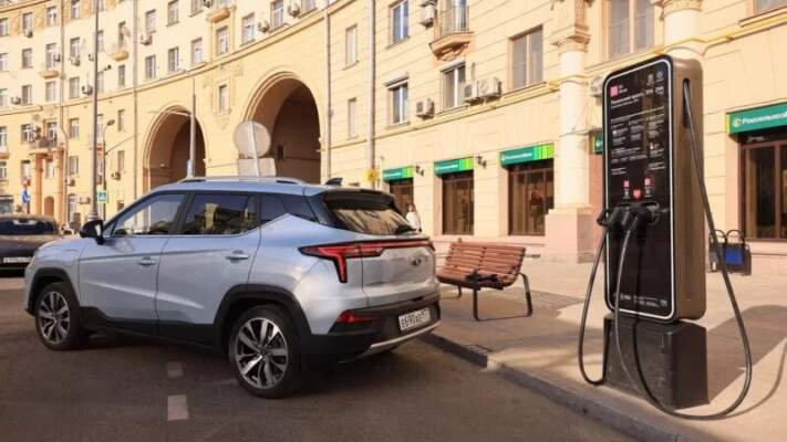 Страхование электромобилей и гибридов: особенности тарифов, дорогостоящие узлы и спорные случаи выплат