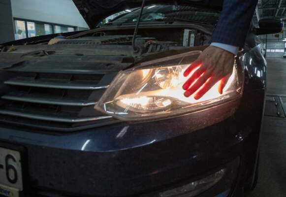 Почему мигает ближний свет фар: причины и способы устранения