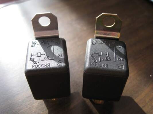 Почему мигает ближний свет фар: причины и способы устранения