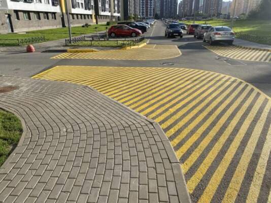 Остановка/стоянка во дворах: разметка, шлагбаумы, эвакуация (2025)