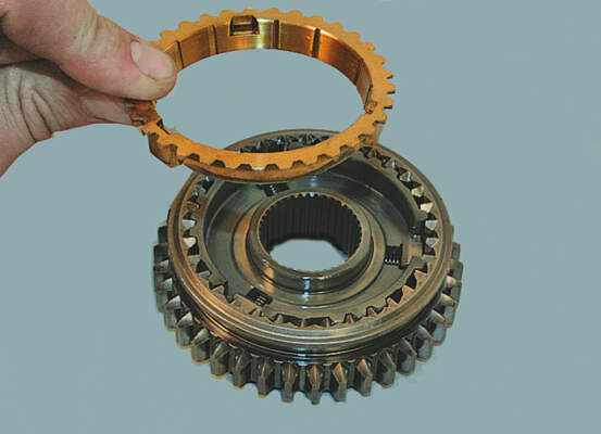 МКПП: синхронизаторы и «двойной выжим» — когда помогает и как правильно использовать