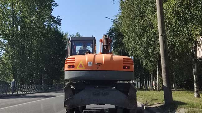 Обгон тихоходов и спецтехники: когда можно, какой штраф, как фиксируют. Полное руководство с примерами, таблицами и FAQ