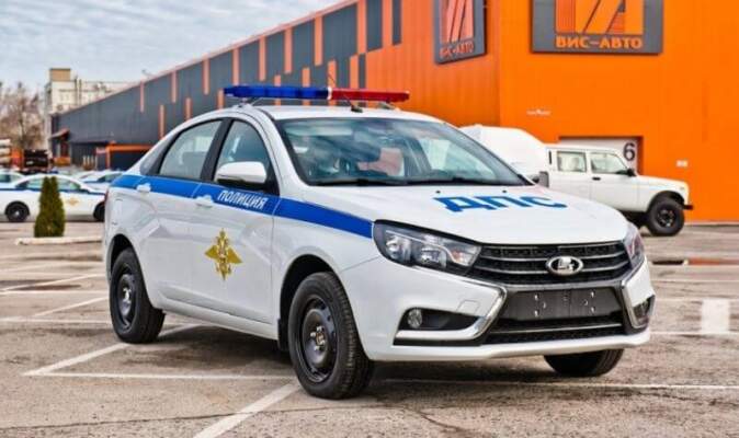 Патрульные автомобили разных стран: как менялись требования к полицейским машинам и на чём ездят в России сейчас